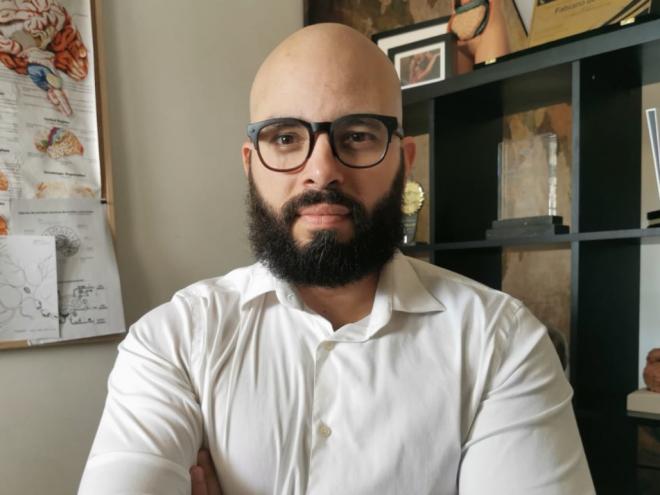 Neurocientista Fabiano de Abreu vem alertando desde 2018 sobre as maneiras que o ambiente digital está trazendo sérios riscos para a saúde mental de crianças e adolescentes; Casos como esse estão se tornando cada vez mais comuns