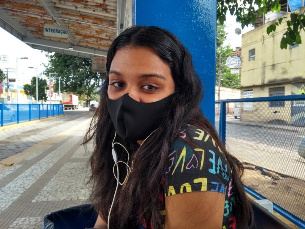 Maria Eduarda Teixeira Silva, 18 anos, estudante Vou votar pela primeira vez e sou contra o voto impresso, a urna eletrônica além de mais rápida é mais segura