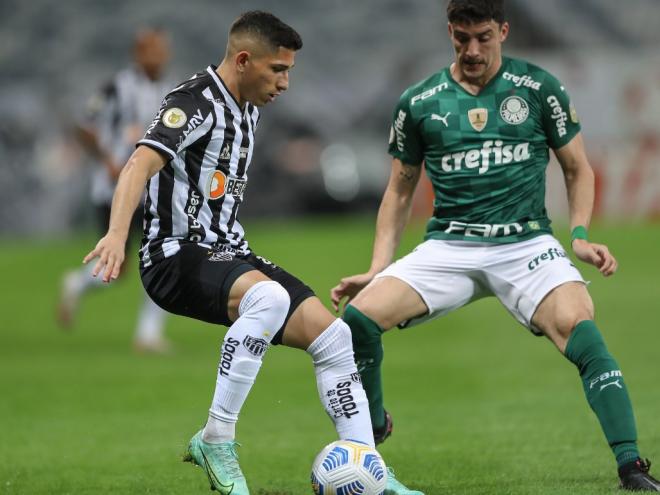 Savarino marcou um gol em cada tempo