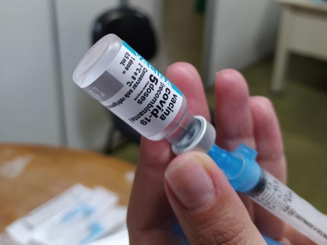 Reforço ou terceira dose da vacina ainda não foi determinado de forma oficial 