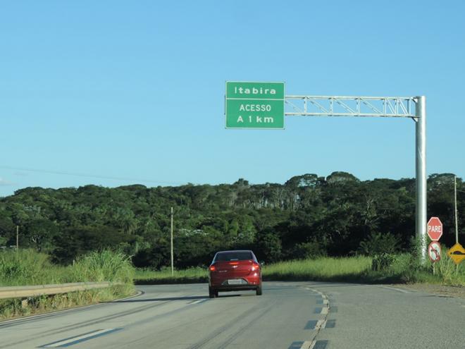 Todo o conjunto de sinalização delimita o tráfego e orienta os motoristas em circulação