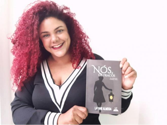 A escritora e professora Layane Almeida lança livro sobre os sentimentos humanos