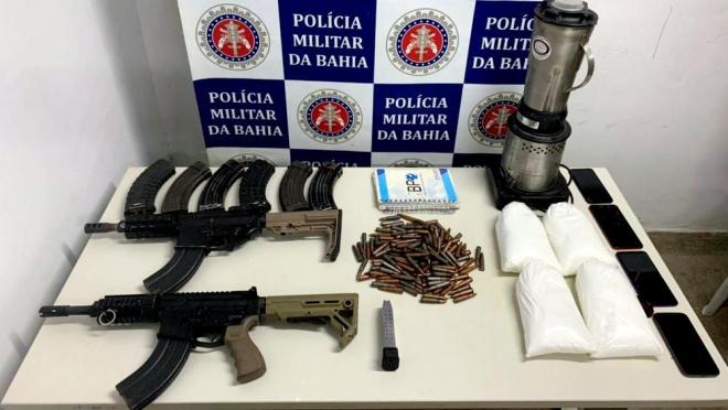 Na fuga, quadrilha deixou para trás, dois fuzis, munição, quatro quilos de cocaína e outros bens  