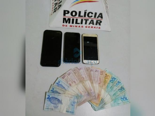 O dinheiro que foi apreendido com os três jovens abordados pelos policiais militares