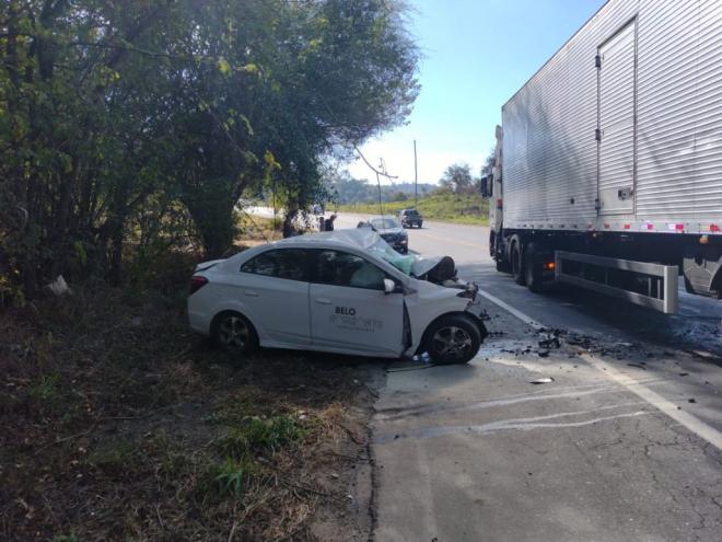 A colisão ocorreu na BR-381, no km 316, em Nova Era