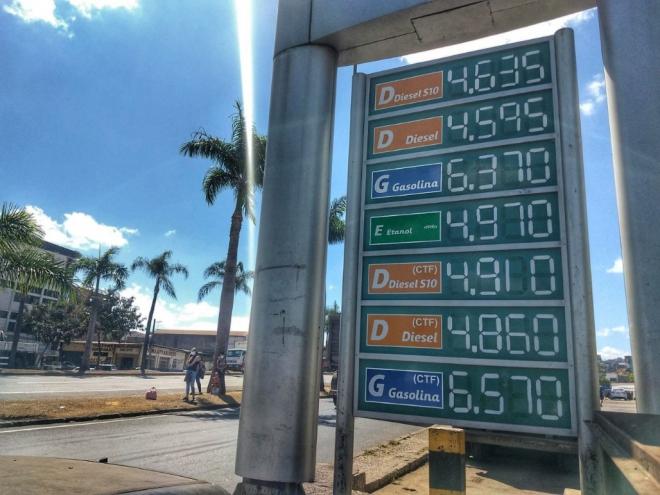 Preços dos combustíveis neste domingo (23/8), à margem da BR-381 em Ipatinga 