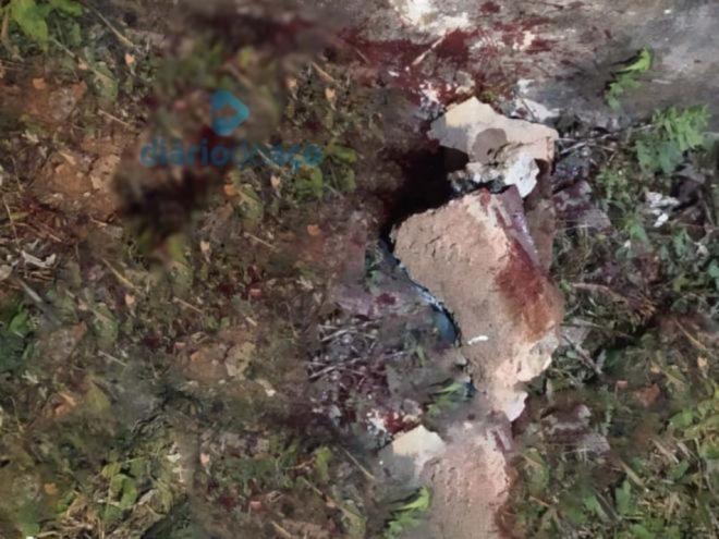 Adolescente de 17 anos foi apreendido e confessou que atirou com garrucha e depois jogou pedras na cabeça de outro adolescente, de 15 anos, em desentendimento por causa de dívida de drogas  