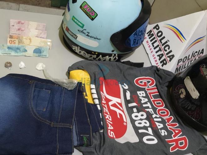 Os objetos apreendidos com o jovem abordado por uma equipe do Gepmor da PM