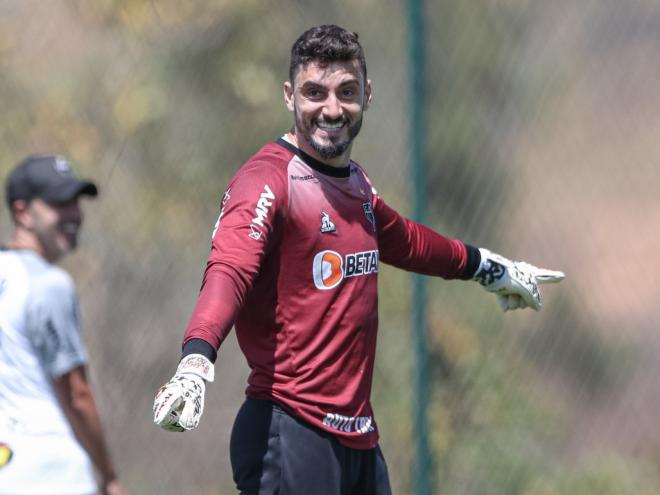 Goleiro já treina com os colegas e deve voltar ao banco de reservas no próximo jogo do Atlético, dia 12