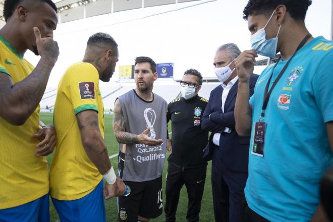 O jogo estava previsto para começar às 16h na Neo Química Arena, em São Paulo pelas Eliminatórias para a Copa do Mundo
