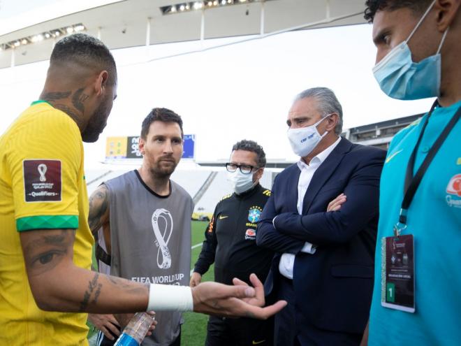 Jogo entre Brasil e Argentina foi paralisado após cinco minutos, pois quatro atletas estrangeiros não fizeram quarentena exigida