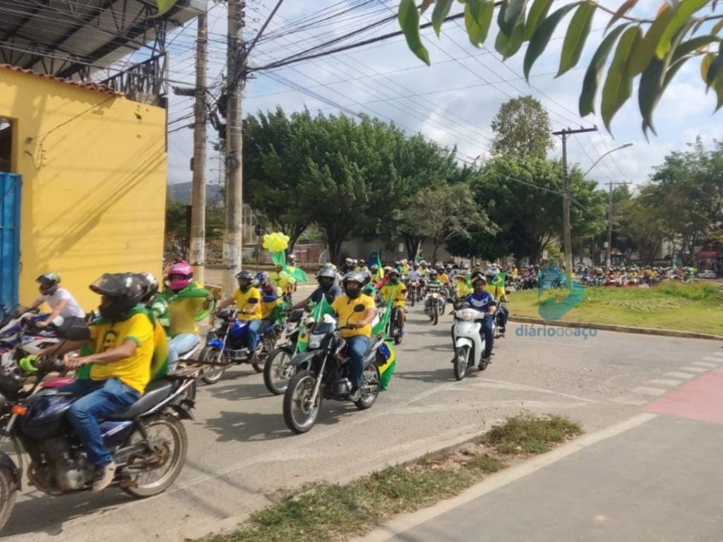 Grupos seguiram para concentração no bairro Horto em Ipatinga