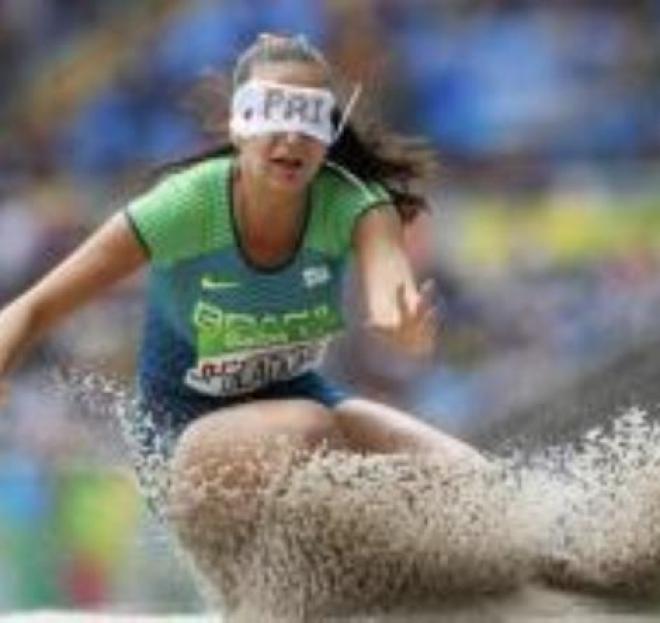 Lorena Spoladore saltou 4,71m e ficou com o bronze