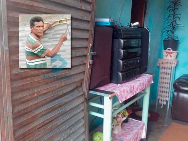 A porta da casa de José Santana estava arrombada e ele foi encontrado assassinado sobre a cama onde dormia