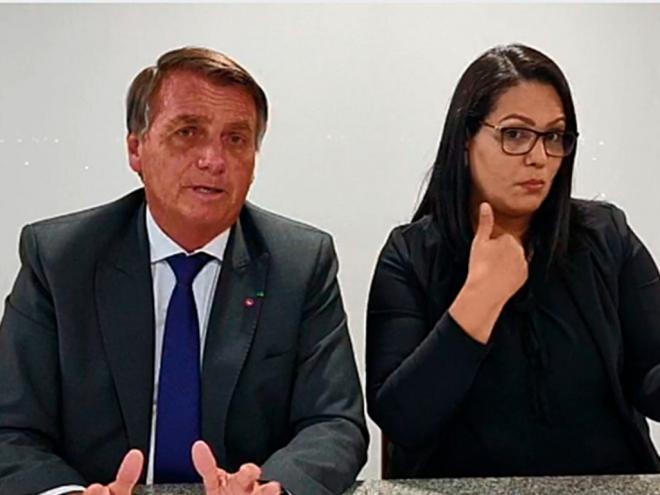 Durante live semanal, Bolsonaro disse que Temer colaborou com a nota