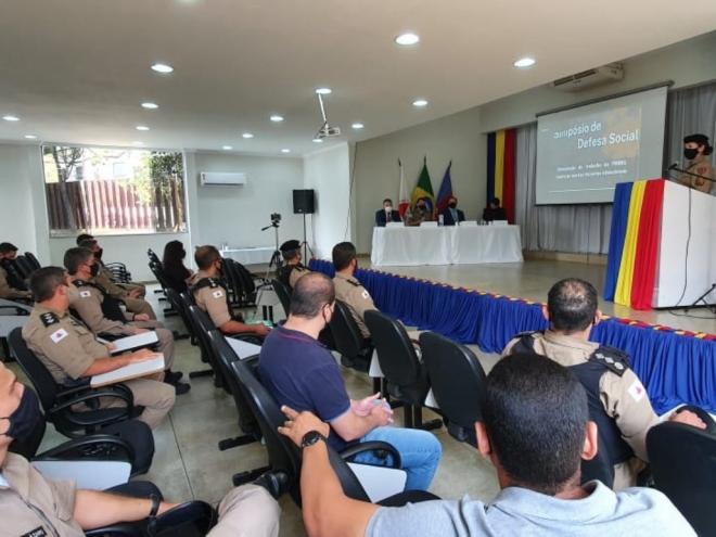 Encontro reuniu policiais de forma presencial e online, para discutir melhores formas de enfrentamento de crimes violentos 