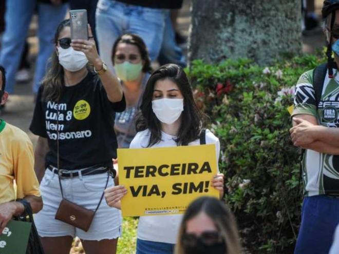 'Terceira via' foi um dos termos mais usados pelos manifestantes neste domingo; mas eles ainda não têm um nome como opção a Lula e a Bolsonaro