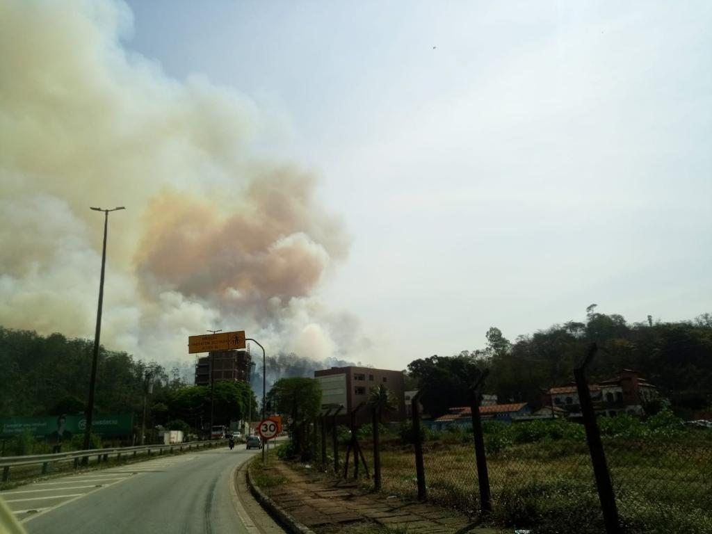 Fumaça podia ser vista já a partir do bairro Horto, em Ipatinga