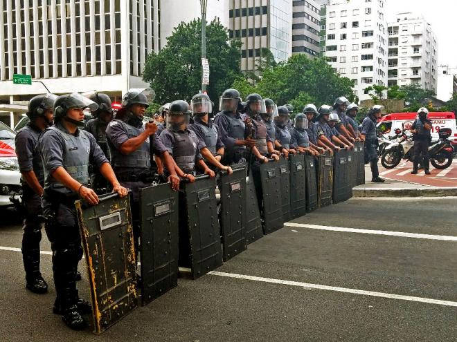 Para profissionais com até R$ 7 mil de salário que desejem financiar imóveis de até R$ 300 mil, o financiamento será feito pelo MJSP. A pasta destinou R$ 100 bilhões para o programa.