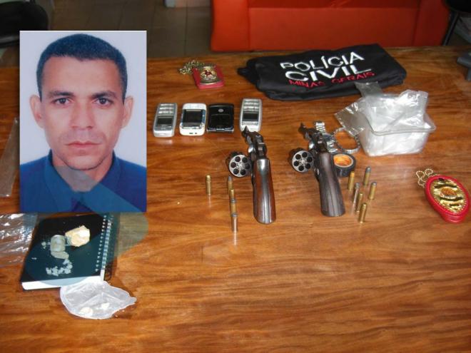 Na operação contra os investigados da morte de Reinaldo Quirino do Carmo, o Dim, policiais apreenderam porções de entorpecentes, armas, munição e telefones