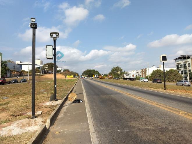 Novos radares foram instalados no trevo do bairro Parque Caravelas, onde, antes, já teve equipamentos para controlar a velocidade em 50km/h