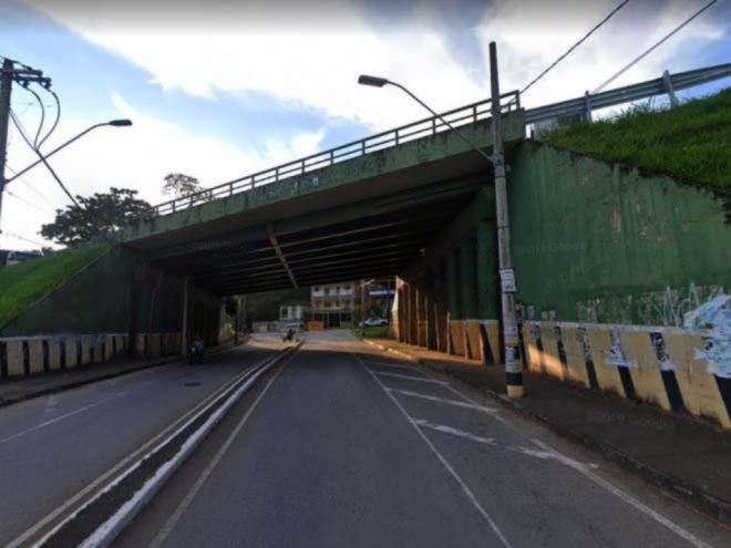 Ao se aproximar viaduto entre as avenidas Londrina e Colatina, passageiro anunciou o assalto e obrigou motorista a seguir sentido a Valadares 