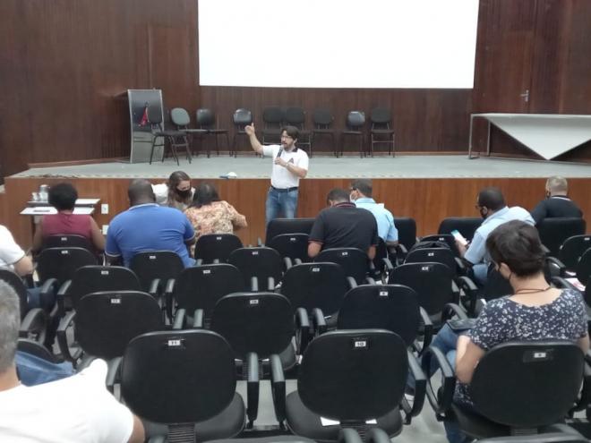 Prefeito e outras autoridades se reuniram no auditório da prefeitura