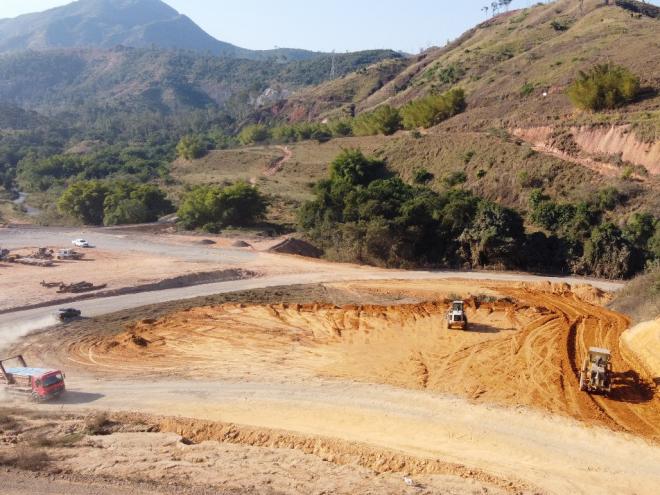 Novo distrito industrial, em fase de terraplanagem, fica às margens da BR-381