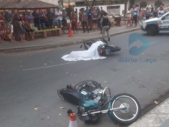 Testemunhas disseram que assassino estava em uma moto CG Verde e abandonou o veículo depois de executar o jovem na XRE