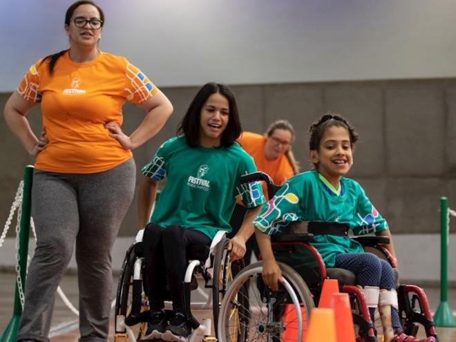O evento proporciona a experimentação de esportes paralímpicos a crianças de 8 a 17 anos
