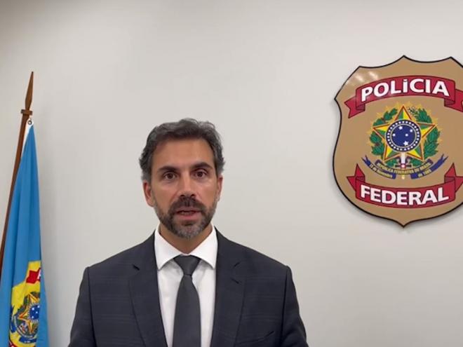 O delegado Eugênio Ricas, que atua no caso, explicou que entre os recursos apropriados pelos investigados, estão recursos provenientes dos ministérios da Educação e Turismo e até de dinheiro destinado ao combate à pandemia