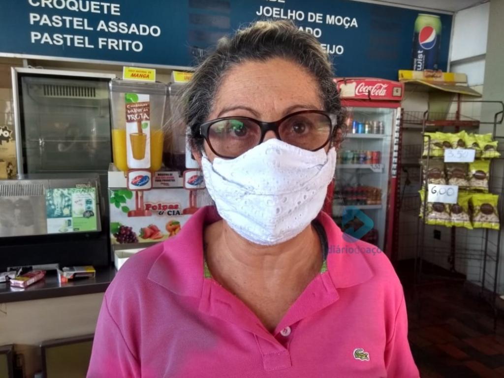 Ana Lúcia do Nascimento, atendente, Timóteo - ''Eu não quero a volta desse horário, ele deixa a gente muito cansado, nele nós dormimos tarde e acordamos muito cedo, não favorece em nada''