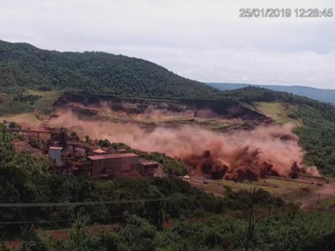 Momento do rompimento da barragem de rejeitos da mineração, na mina Córrego do Feijão