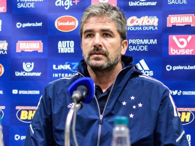 Rodrigo Pastana deixou o cargo após insatisfação do principal patrocinador do clube