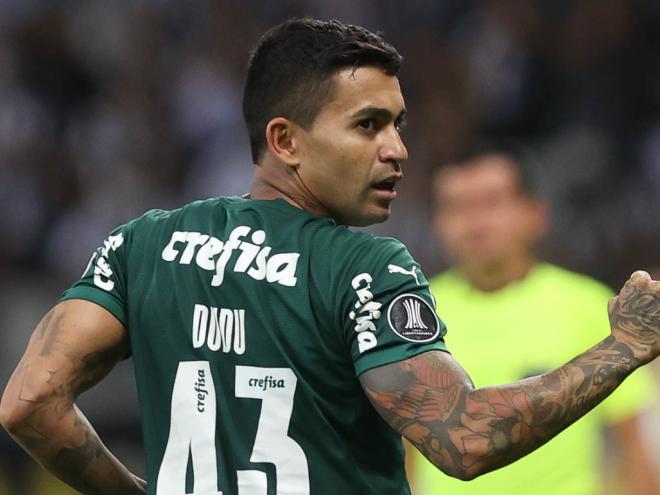 Atlético tentou anular o gol feito por Dudu, alegando invasão de campo