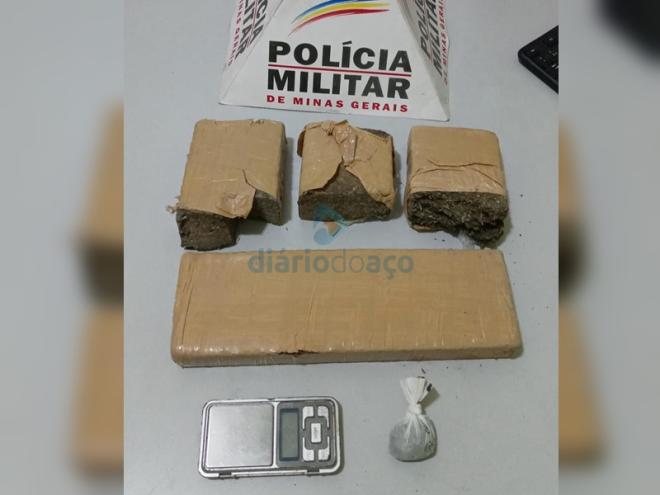 As barras de maconha encontradas na construção no Vila Celeste, em Ipatinga