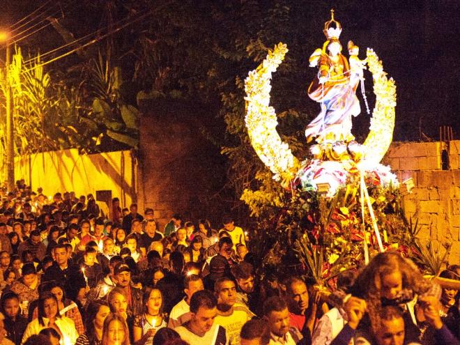 A produção apresenta uma das principais celebrações do catolicismo popular: festa, culinária e reza no Serro