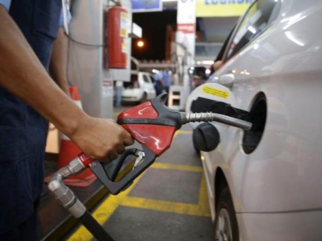 Aumentos nos preços, da gasolina e do gás de cozinha entram em vigor neste sábado 