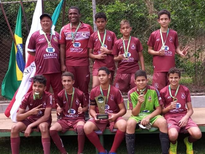 Equipe ergueu o troféu no início da semana