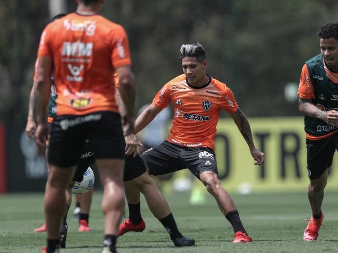 Após cumprir suspensão, Zaracho deve ser um dos titulares na partida de hoje