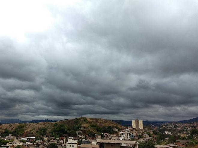 Para esse domingo e segunda-feira a previsão é de sequência da chuva