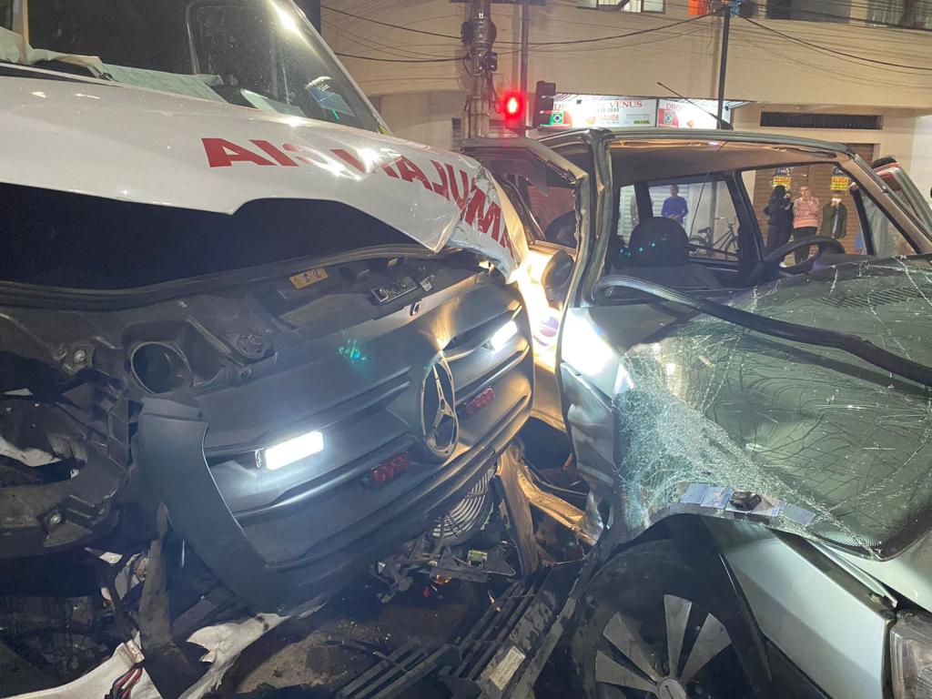 Fiat Uno era ocupado por um homem, que precisou de atendimento médico 