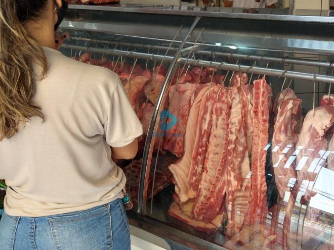  A carne de boi cara tem causado impacto no bolso dos clientes, que acabam optando por outras mais baratas 
