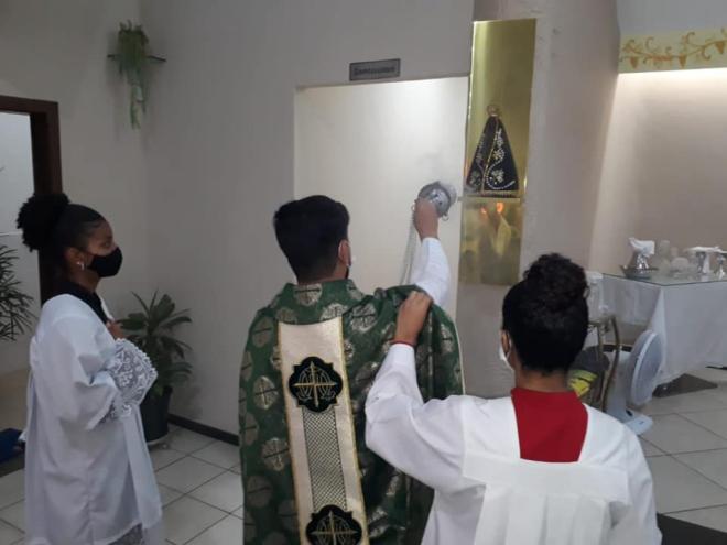 Feriado religioso é marcado por celebração à Nossa Senhora Aparecida 