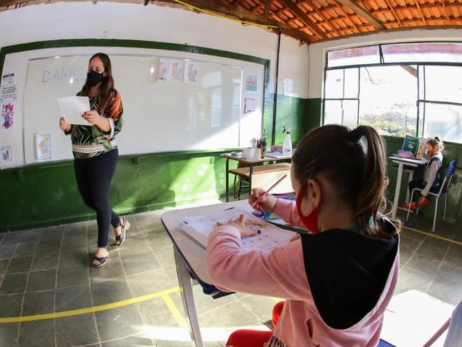 Nos próximos dias, 100% dos estudantes voltam às salas de aula em todo o estado 