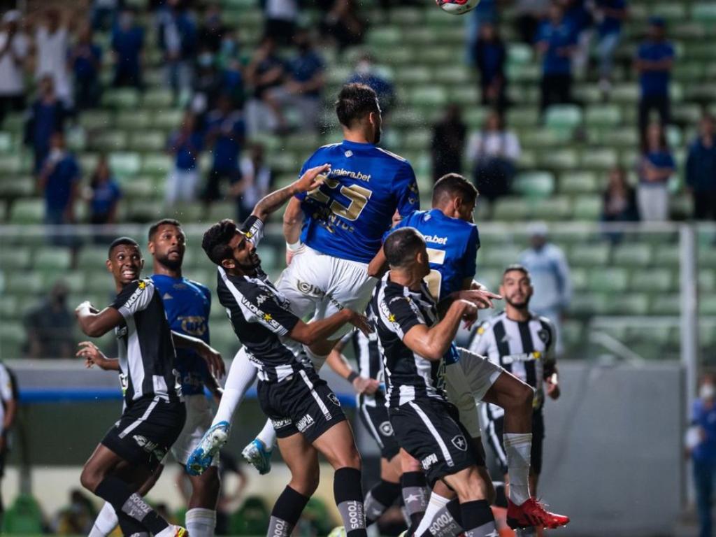 Cruzeiro e Botafogo ficaram no empate, na noite de terça-feira, no Independência 