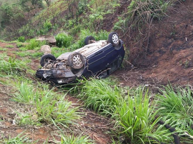 Motorista alegou que perdeu o controle ao entrar em uma curva 