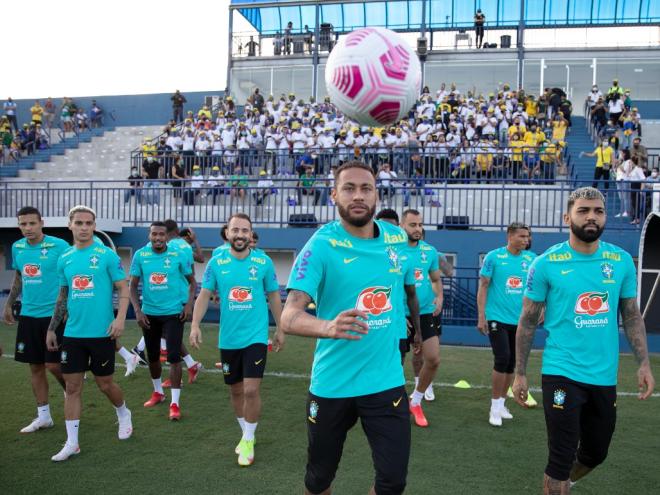 Seleção treinou no estádio com a presença da torcida