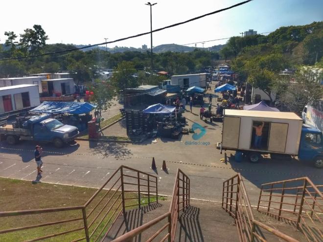 Jovem tinha chegado na noite de quarta-feira, ao estacionamento do Ipatingão, para participar de feira atacadista hoje e descansava para trabalhar hoje, quando foi acordado por bandidos