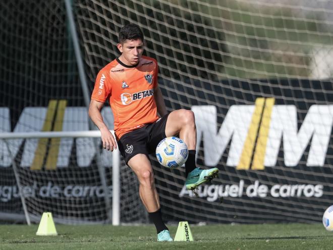 Recuperado de lesão, Savarino pode voltar ao time titular